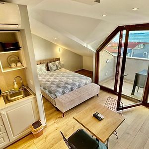 Studio met een King Size Bed
